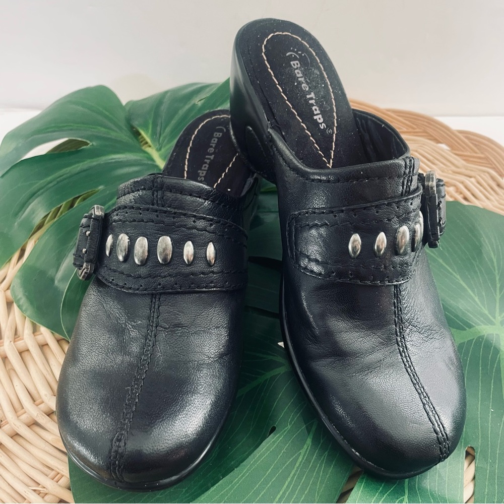BareTraps Hillary Black leather silver studded side buckle heel clogs Size 8